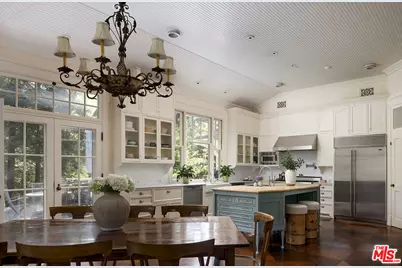 2041 Mandeville Canyon Rd, Los Angeles, CA 90049 - Photo 14