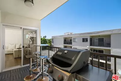 949 N Kings Rd #302, West Hollywood, CA 90069 - Photo 12