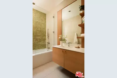 1700 Queens Ct, Los Angeles, CA 90069 - Photo 30