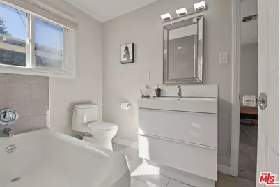 1656 S Rimpau Blvd, Los Angeles, CA 90019 - Photo 16