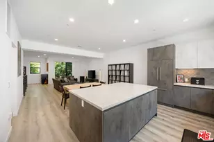 4724 N Village Ct Ln, Valley Village, CA 91607 - Photo 4