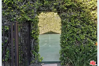 441 S Muirfield Rd, Los Angeles, CA 90020 - Photo 30