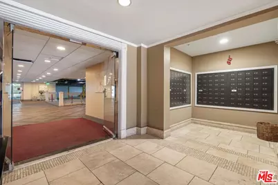 620 S Gramercy Pl #103, Los Angeles, CA 90005 - Photo 2