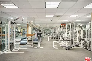 12222 Wilshire Blvd, Los Angeles, CA 90025 - Photo 32