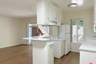 2034 Holly Dr, Los Angeles, CA 90068 - Photo 12