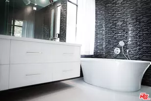 11200 Dona Lola Dr, Studio City, CA 91604 - Photo 22