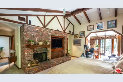 9415 Cherokee Ln, Beverly Hills, CA 90210 - Photo 12