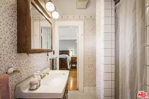 2657 Van Buren Pl, Los Angeles, CA 90007 - Photo 32