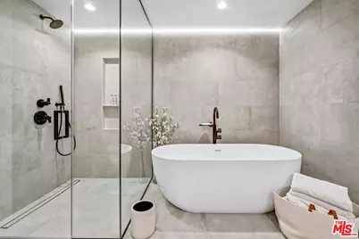 10777 Wilshire Blvd #207, Los Angeles, CA 90024 - Photo 14