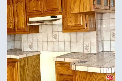 2040, Los Angeles, CA 90047 - Photo 12