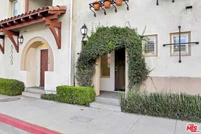 630 E Walnut St, Pasadena, CA 91101 - Photo 8