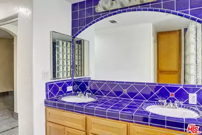 630 E Walnut St, Pasadena, CA 91101 - Photo 12