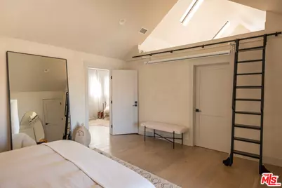 1715 S Kingsley Dr, Los Angeles, CA 90006 - Photo 16