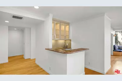 10724 Wilshire Blvd #305, Los Angeles, CA 90024 - Photo 4