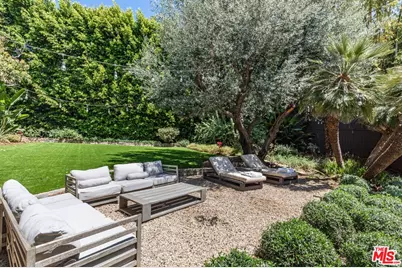 1136 N Doheny Dr, Los Angeles, CA 90069 - Photo 2