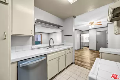 5460 White Oak Ave #B103, Encino, CA 91316 - Photo 4