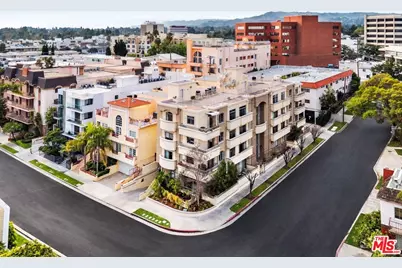 871 Granville Ave #101, Los Angeles, CA 90049 - Photo 1
