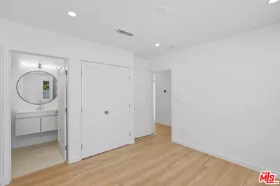 7823 Kenyon Ave, Los Angeles, CA 90045 - Photo 16