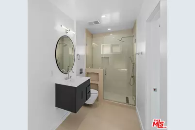 7823 Kenyon Ave, Los Angeles, CA 90045 - Photo 22