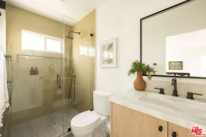 1018 Manzanita St, Los Angeles, CA 90029 - Photo 14