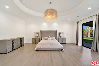 19034 Ashurst Ln, Tarzana, CA 91356 - Photo 28