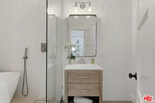 22140 Ybarra Rd, Woodland Hills, CA 91364 - Photo 12