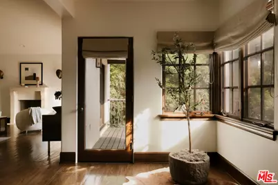 1046 N Norman Pl, Los Angeles, CA 90049 - Photo 20