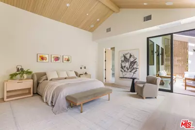 1749 Mandeville Ln, Los Angeles, CA 90049 - Photo 38