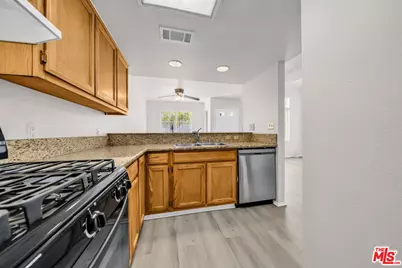 820 W Compton Blvd #17, Compton, CA 90220 - Photo 16