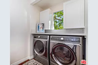 8606 Allenwood Rd, Los Angeles, CA 90046 - Photo 10