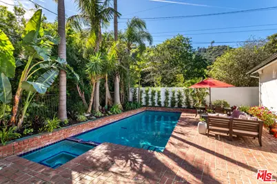 8606 Allenwood Rd, Los Angeles, CA 90046 - Photo 28