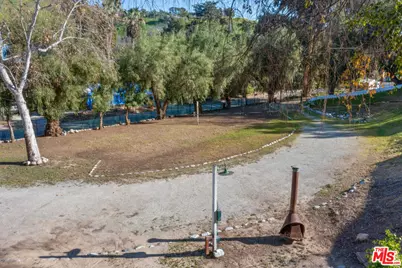 10311 Wheatland Ave, Shadow Hills, CA 91040 - Photo 40