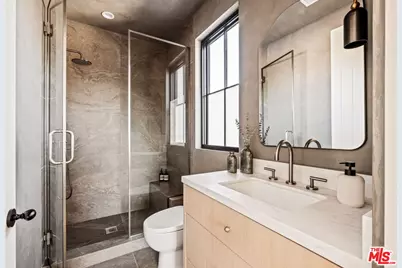 11621 Hesby St, Valley Village, CA 91601 - Photo 50