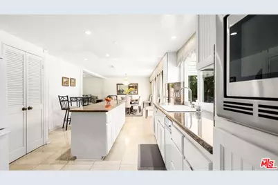 16230 Meadowcrest Rd, Sherman Oaks, CA 91403 - Photo 10