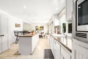 16230 Meadowcrest Rd, Sherman Oaks, CA 91403 - Photo 10