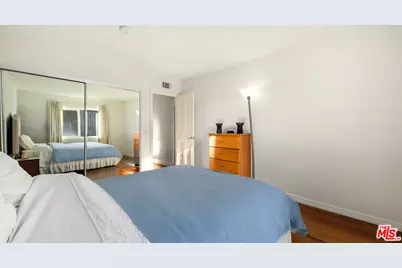 16230 Meadowcrest Rd, Sherman Oaks, CA 91403 - Photo 18