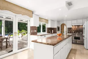 16230 Meadowcrest Rd, Sherman Oaks, CA 91403 - Photo 8