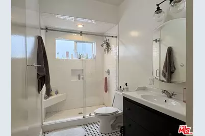 429 N Sierra Bonita Ave, Los Angeles, CA 90036 - Photo 14