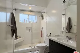 429 N Sierra Bonita Ave, Los Angeles, CA 90036 - Photo 14