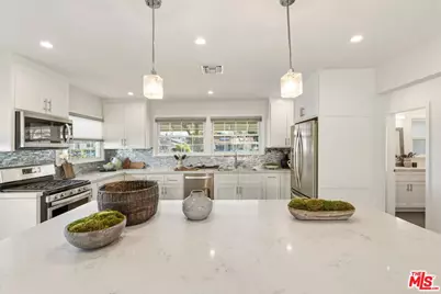 7667 Chisholm Ave, Van Nuys, CA 91406 - Photo 14