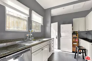 811 N Citrus Ave, Los Angeles, CA 90038 - Photo 22