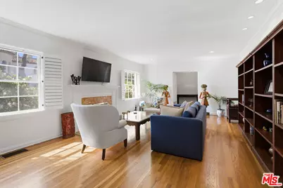 172 S Woodburn Dr, Los Angeles, CA 90049 - Photo 4