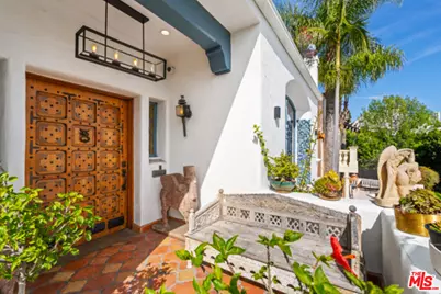 8237 Roxbury Rd, Los Angeles, CA 90069 - Photo 4