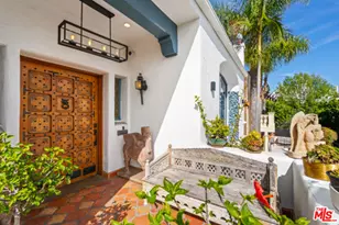 8237 Roxbury Rd, Los Angeles, CA 90069 - Photo 4