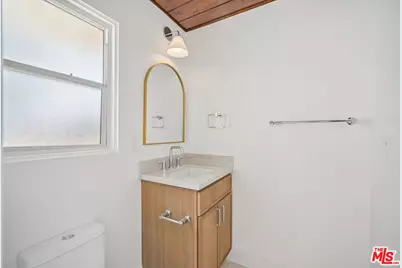 8061 Hesperia Ave, Reseda, CA 91335 - Photo 10