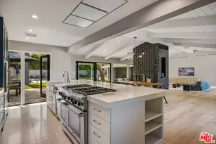 8400 Mulholland Dr, Los Angeles, CA 90046 - Photo 18