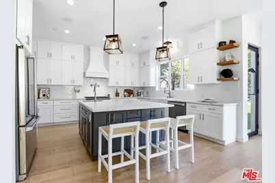 8308 McConnell Ave, Los Angeles, CA 90045 - Photo 16