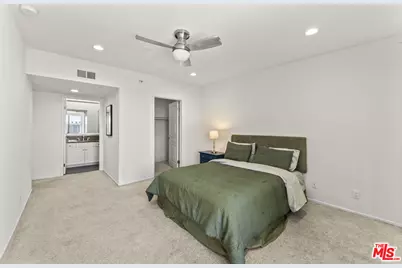 7320 Hawthorn Ave #401, Los Angeles, CA 90046 - Photo 12