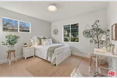 6464 Kessler Ave, Woodland Hills, CA 91367 - Photo 12