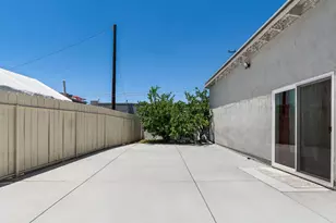891 E 6th St, Pomona, CA 91766 - Photo 14